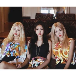 LOONA/ODD EYE CIRCLE