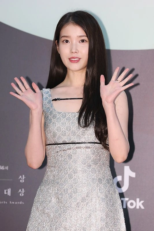 IU