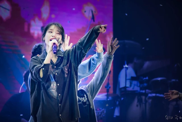 IU