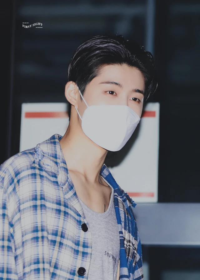 B. I