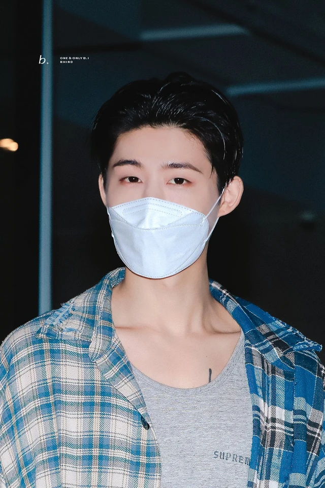 B. I