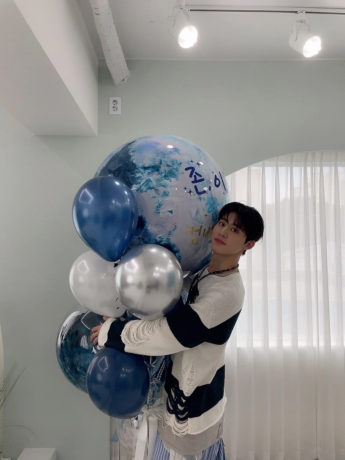 B. I
