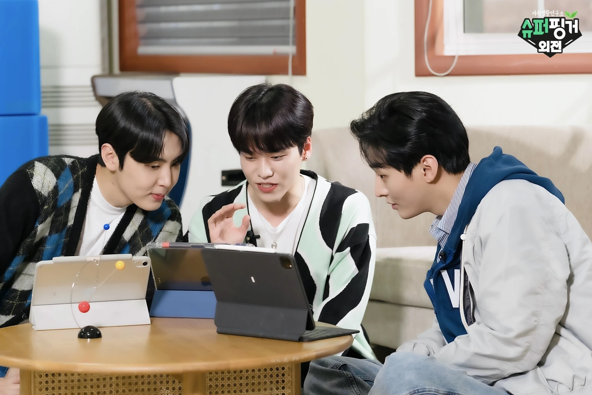 SF9