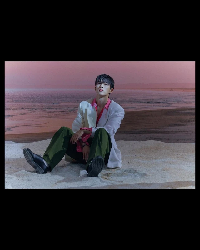 B. I