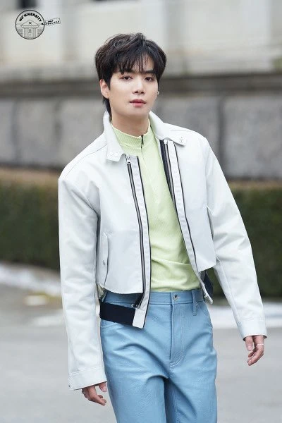 JR