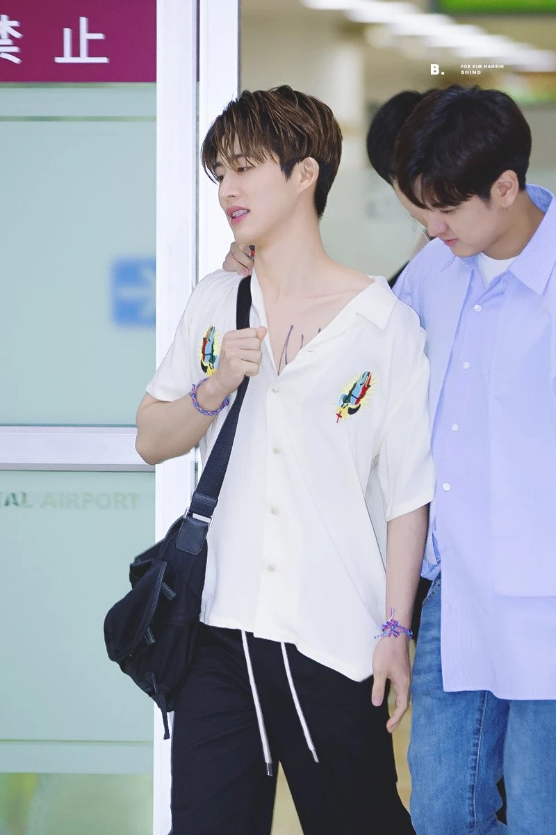 B. I