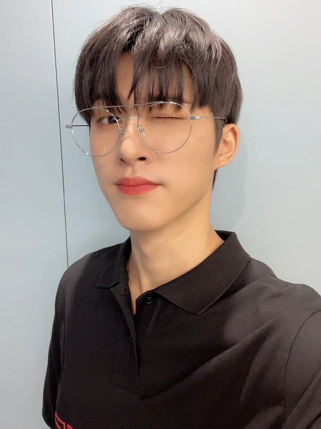 B. I