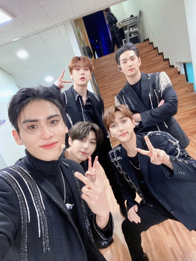 SF9