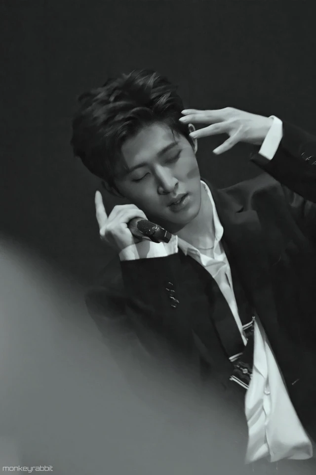 B. I