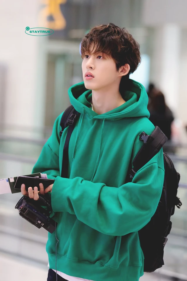 B. I