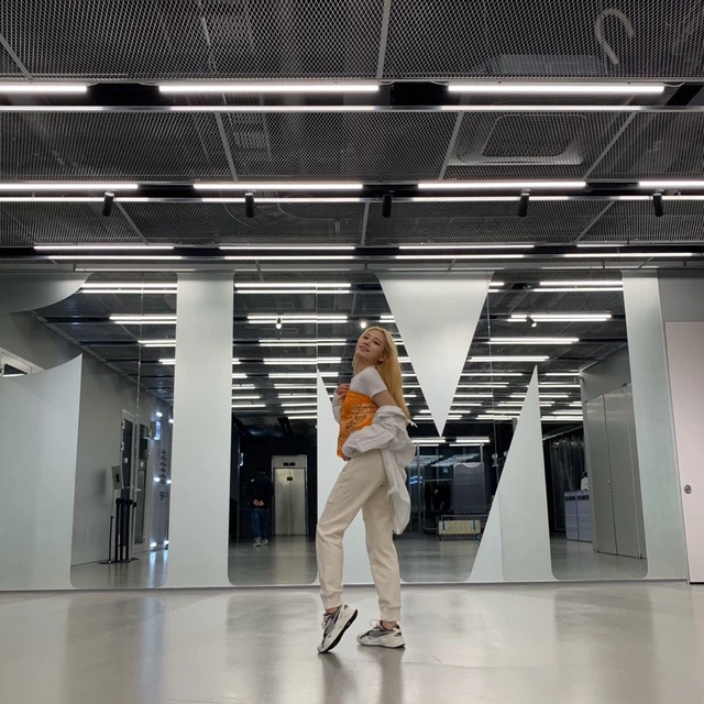 EJ