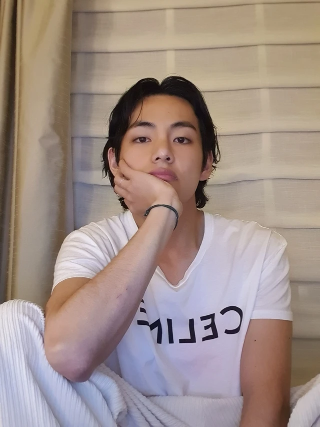 V