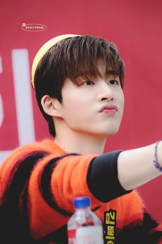 B. I