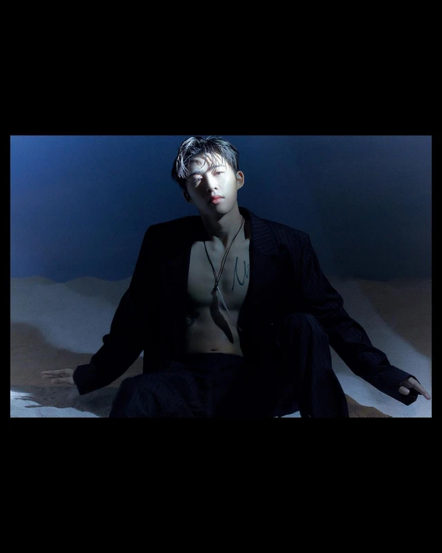 B. I