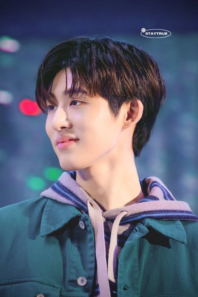 B. I
