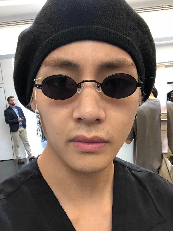 V