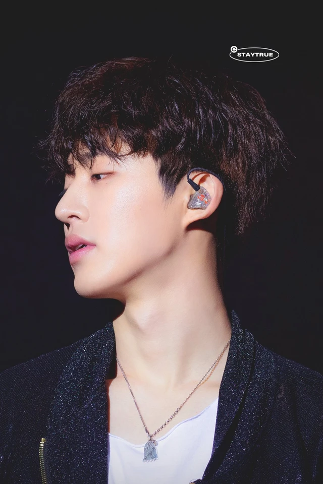 B. I