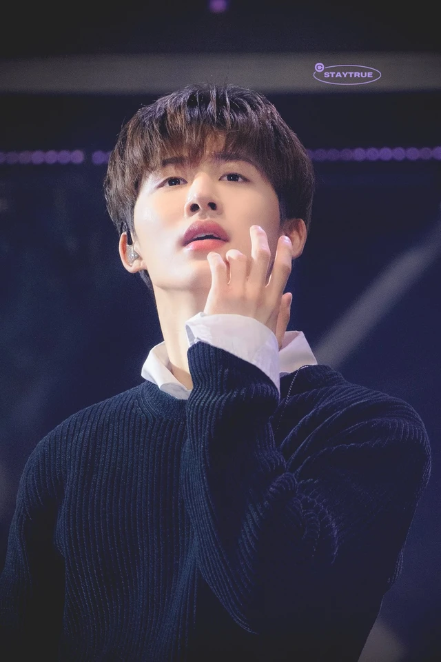 B. I