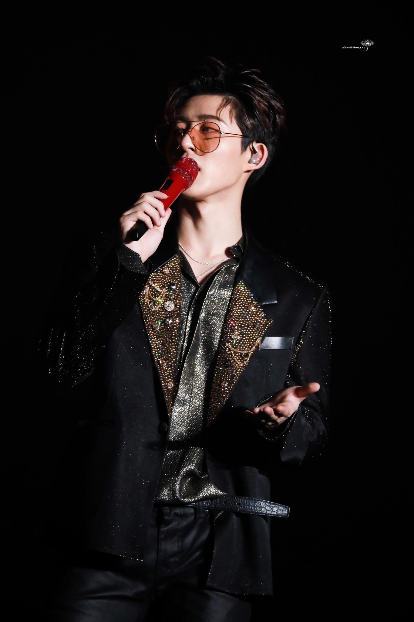 B. I