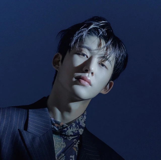 B. I