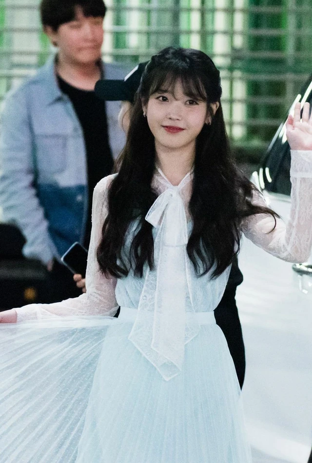 IU