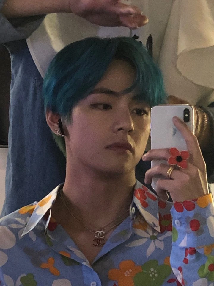 V